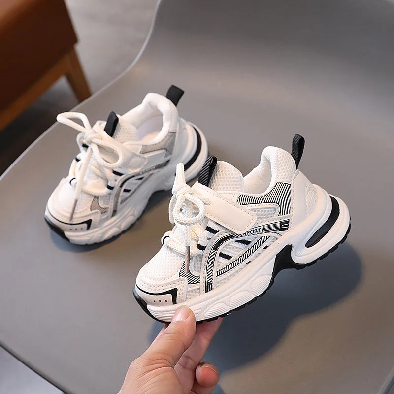 Scarpe sportive traspiranti in mesh per bambini, leggere e versatili, ideali per neonati, maschietti e femminucce, scarpe casual per la primavera e l'autunno, scarpe da corsa per bambini.