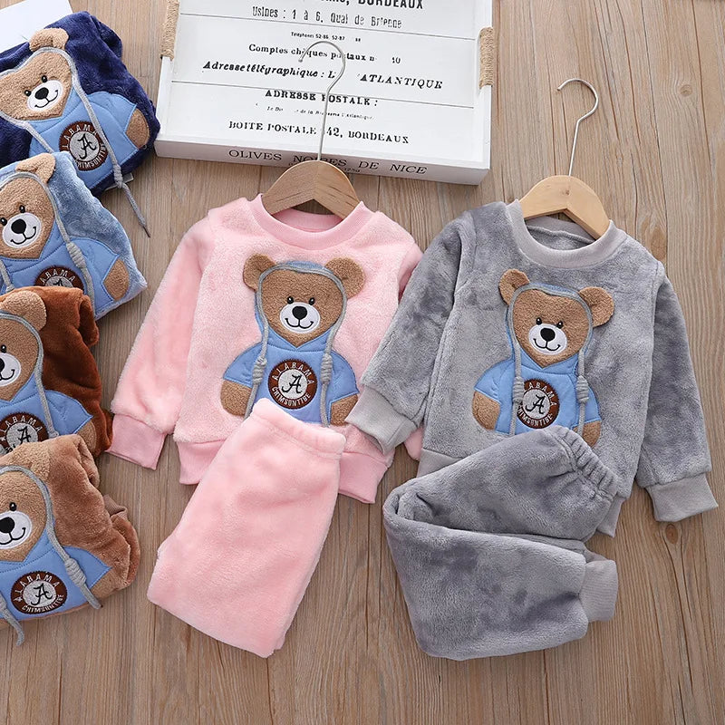 Nuovo set pigiama invernale 2023 per neonati e bambini, in pile di flanella, caldo e con motivo a cartoni animati, ideale per la casa, per bambini da 0 a 5 anni.