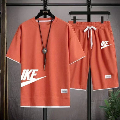 Nuovo completo sportivo estivo da uomo composto da t-shirt a maniche corte e pantaloncini, completo da jogging traspirante a due pezzi per attività all'aperto.