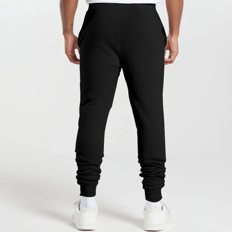 Completo uomo primavera/autunno, casual sportivo, composto da giacca con cappuccio e cerniera stampata + pantaloni, due pezzi di abbigliamento alla moda per uomo.