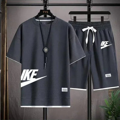 Nuovo completo sportivo estivo da uomo composto da t-shirt a maniche corte e pantaloncini, completo da jogging traspirante a due pezzi per attività all'aperto.