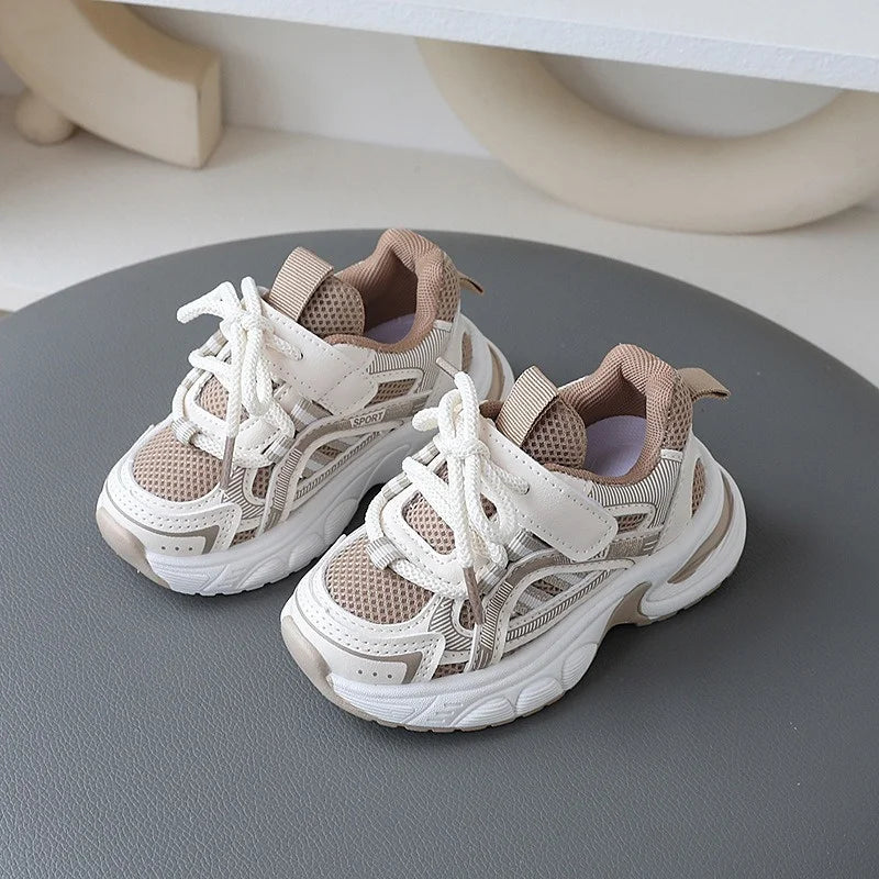 Scarpe sportive traspiranti in mesh per bambini, leggere e versatili, ideali per neonati, maschietti e femminucce, scarpe casual per la primavera e l'autunno, scarpe da corsa per bambini.