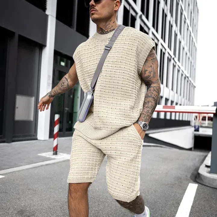 Nuovi completi casual da uomo 2026 a due pezzi per l'estate, con maglietta senza maniche tinta unita e pantaloncini, set da tuta streetwear da uomo.
