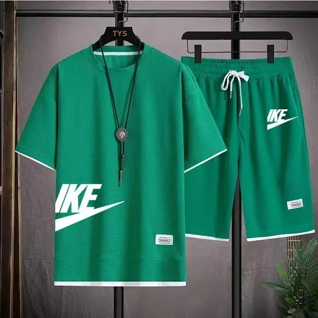 Nuovo completo sportivo estivo da uomo composto da t-shirt a maniche corte e pantaloncini, completo da jogging traspirante a due pezzi per attività all'aperto.