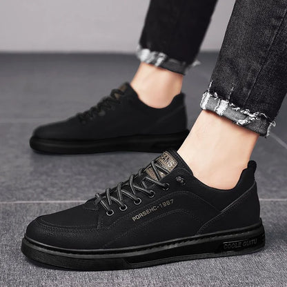 Nuove scarpe in tessuto versatili e di tendenza da uomo, nuove scarpe bianche traspiranti per la primavera, scarpe sportive e per il tempo libero da uomo, scarpe alla moda