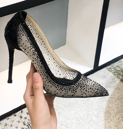 Scarpe con tacco alto sexy in rete con strass e patchwork, décolleté con tacco glitterato color champagne, scarpe da sposa con cristalli scintillanti.