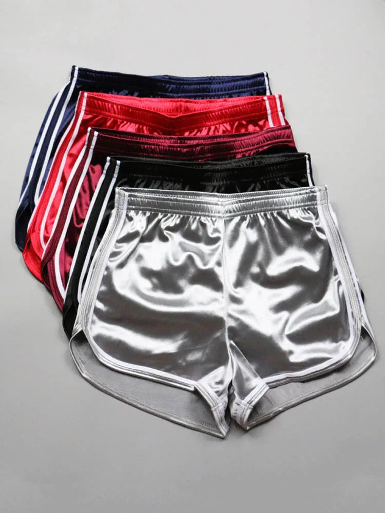 Nuovi pantaloncini da donna estivi in seta, aderenti, casual da spiaggia, bianchi, con bordo rialzato, alla moda.