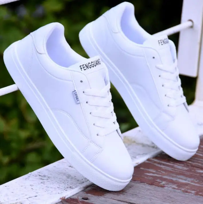 Sneakers da uomo Scarpe da uomo Vulcanizzate Economiche Piatte Comode Moda Autunno Primavera Sneakers in tela bianca Scarpe da donna Chaussure Homme