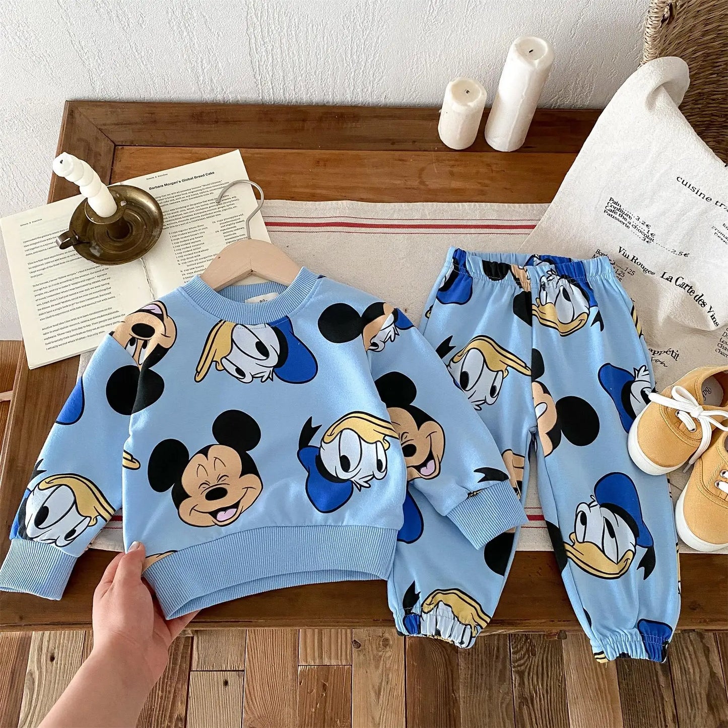 Nuovo set felpa autunno 2024 per bambini, tuta sportiva casual ampia e alla moda con maglia a maniche lunghe e pantaloni, 2 pezzi/set, abbigliamento Disney per bambini