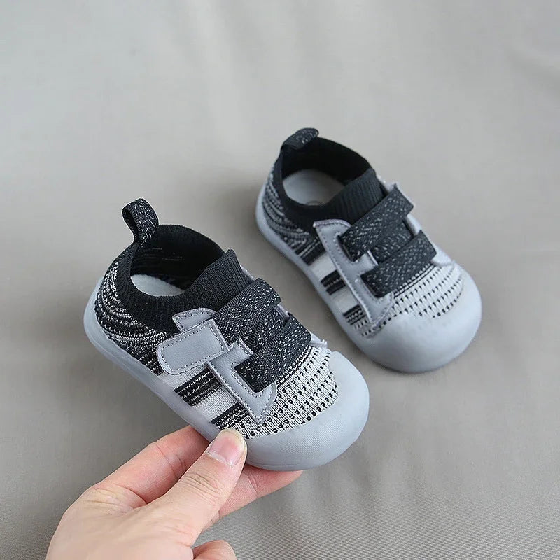 Scarpe sportive per neonati in mesh traspirante, per bambini e bambine, con suola morbida antiscivolo, scarpe casual per bambini.