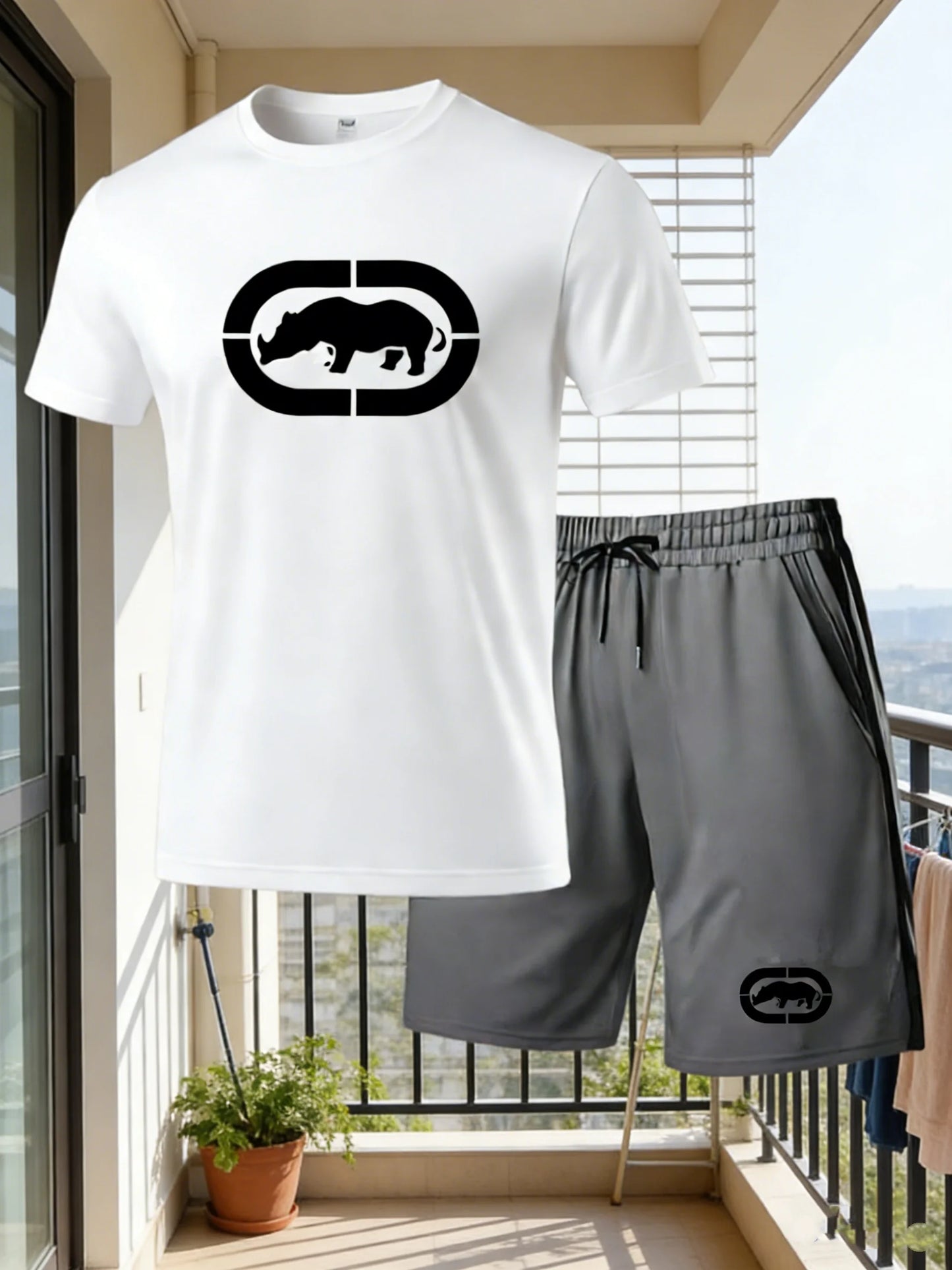 Completo sportivo estivo da uomo traspirante con scollo rotondo, maniche corte e pantaloncini a cinque quarti, leggero e comodo, in stile sportivo.
