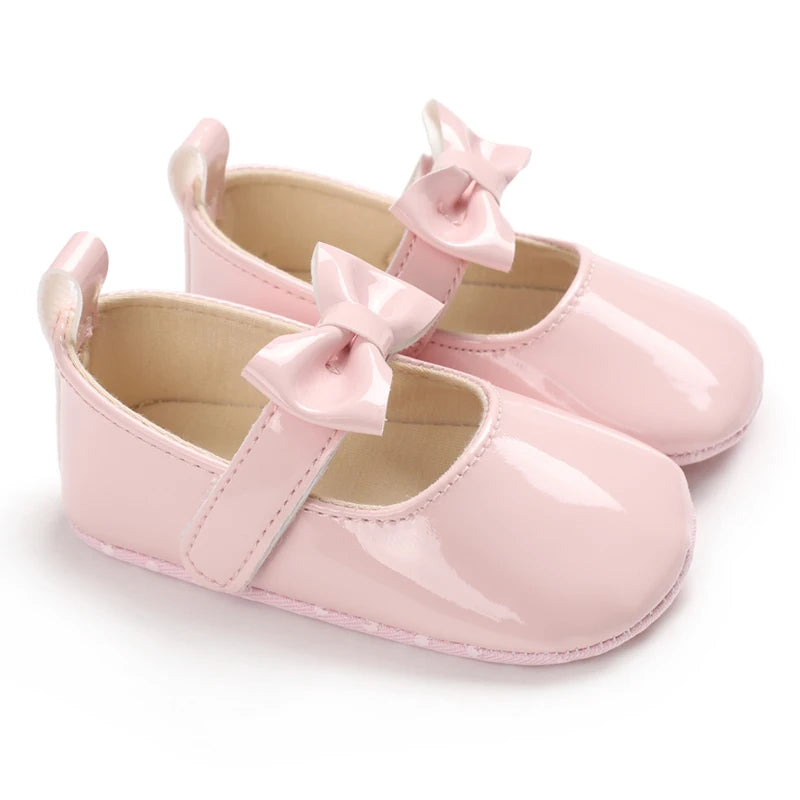 Scarpe alla moda per bambina, graziose scarpe basse casual a tema rosa classico con suola morbida, comode e leggere per camminare.