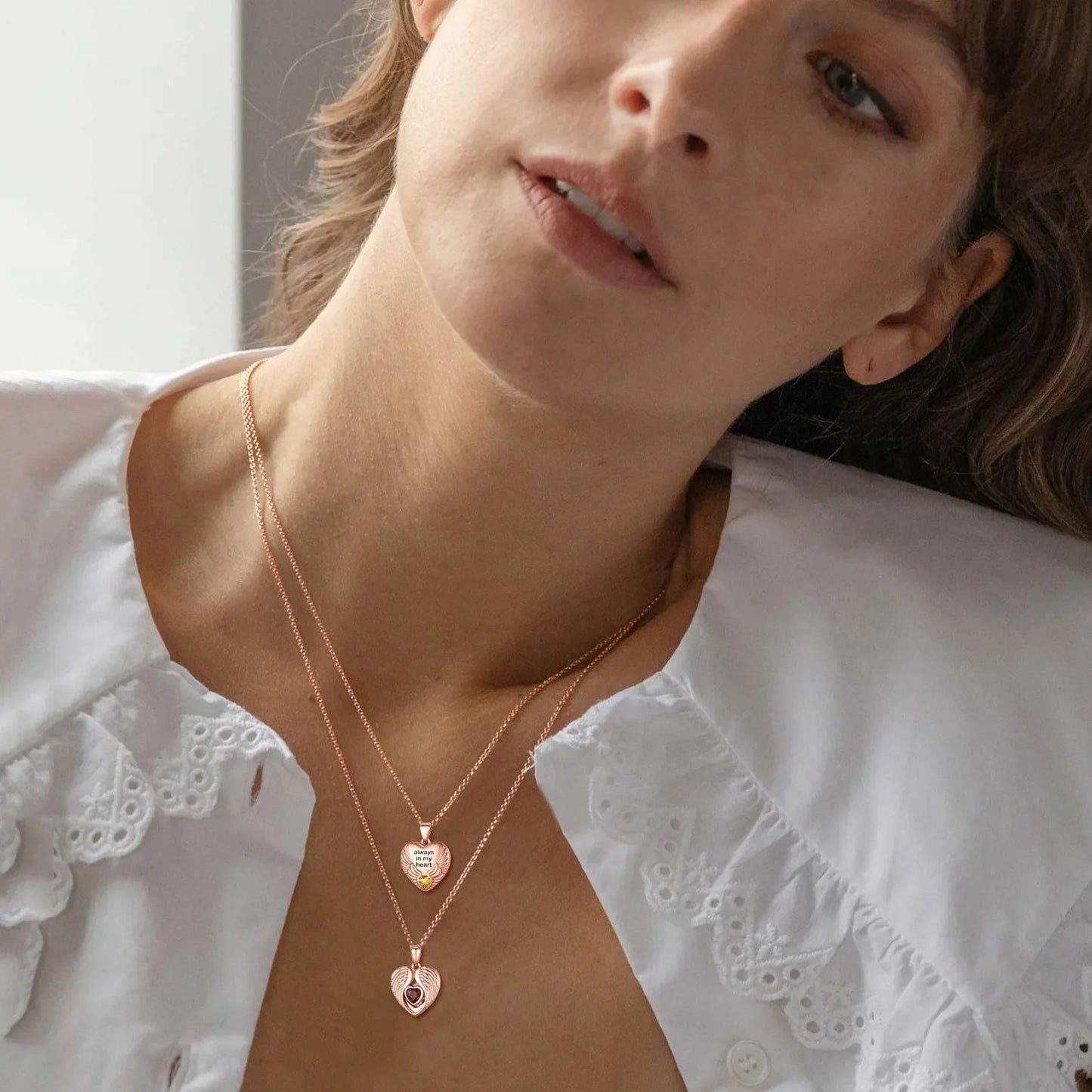 Ciondolo a forma di cuore con ali d'angelo in argento 925 U7 con pietre portafortuna, collana con ciondolo portafoto personalizzato per donna, gioiello commemorativo con foto di famiglia.