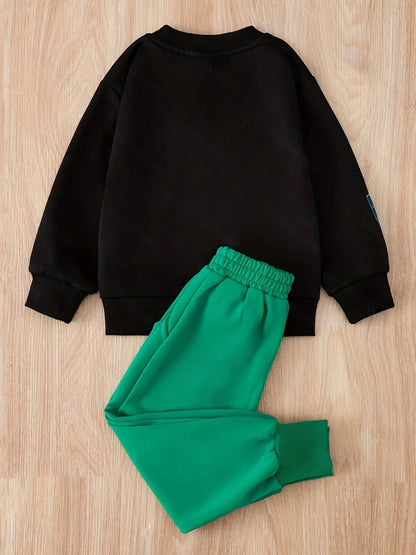 Completo autunnale per bambini, composto da felpa con orsetto ricamato e pantaloni, ideale per bambine e ragazzi.