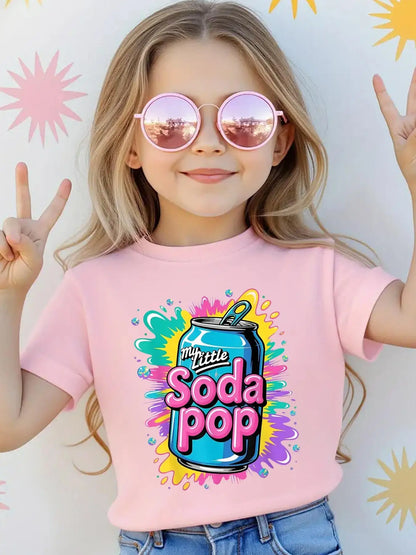 Abbigliamento per bambini Maglietta a maniche corte da bambina 2026 Nuovo stile Stampa motivo bibita gassata 1 pezzo Abbigliamento sportivo casual per bambini Maglietta a maniche corte K-Pop Girl Stampa lattina di cola Abbigliamento versatile per casa