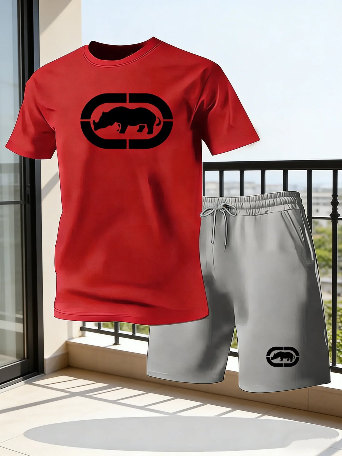 Completo sportivo estivo da uomo traspirante con scollo rotondo, maniche corte e pantaloncini a cinque quarti, leggero e comodo, in stile sportivo.