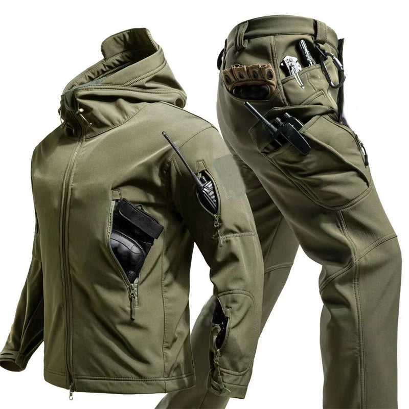 Completo da trekking impermeabile da uomo, giacca militare Sharkskin, cappotto da campeggio, pantaloni tattici, pantaloni caldi in pile da pesca, inverno