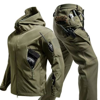 Completo da trekking impermeabile da uomo, giacca militare Sharkskin, cappotto da campeggio, pantaloni tattici, pantaloni caldi in pile da pesca, inverno