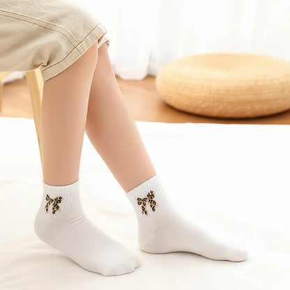 10 paia di adorabili calzini per bambini in bianco e nero, con stampa leopardata alla moda e fiocchi, comodi calzini per bambini a metà polpaccio